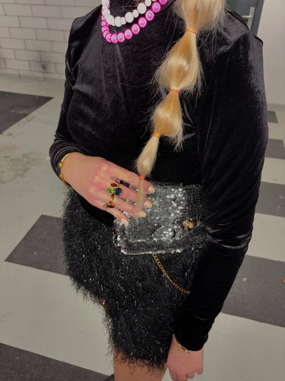 Feathers glam 
Short